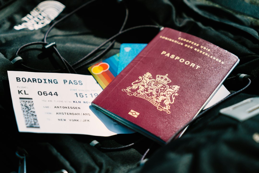 Passeport et carte d'embarquement prêts pour le voyage